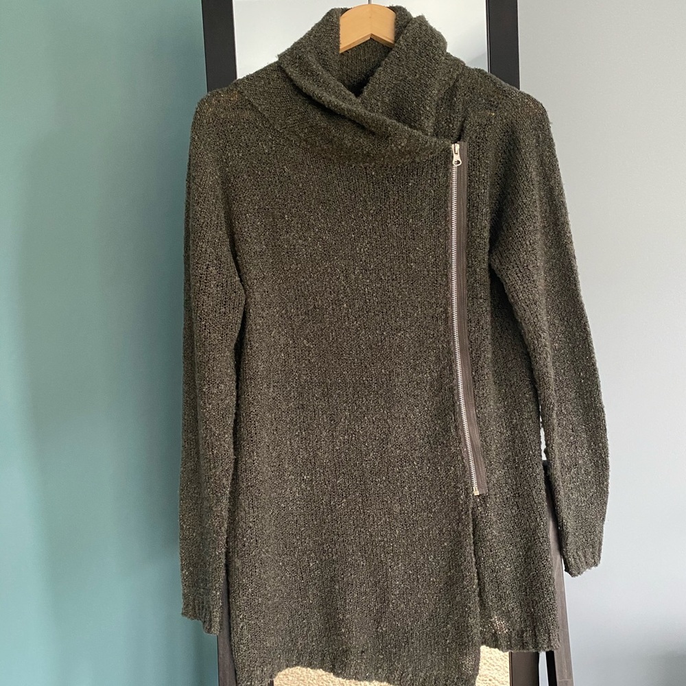 Long Grey sweater with zipper detail